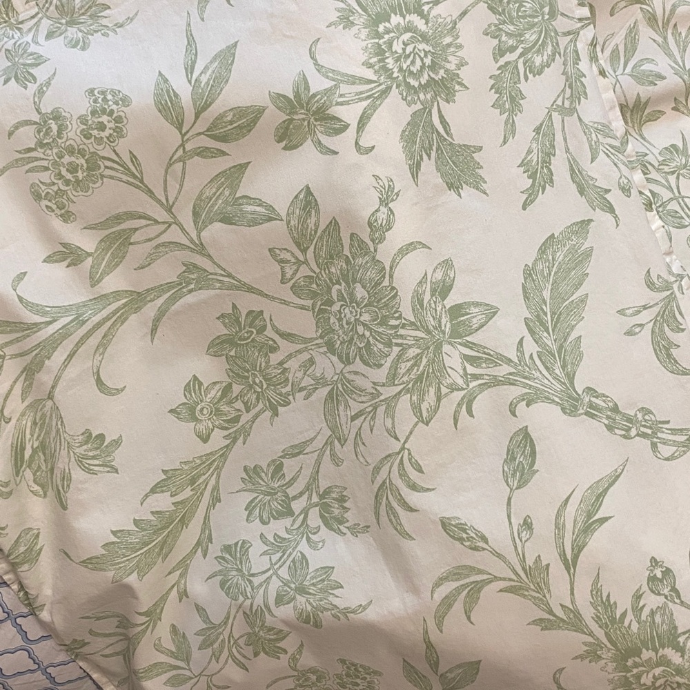 Laura Ashley Pillow Shams (2) 24” x 22” VGC